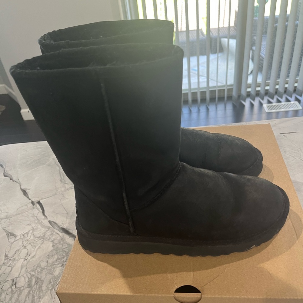 UGG Women's Classic Short Leather Black Boots Size 9 W